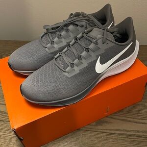 Nike Men’s Air Zoom Pegasus 37 TB. Gunsmoke/White Black. Size 10. New w/Box.